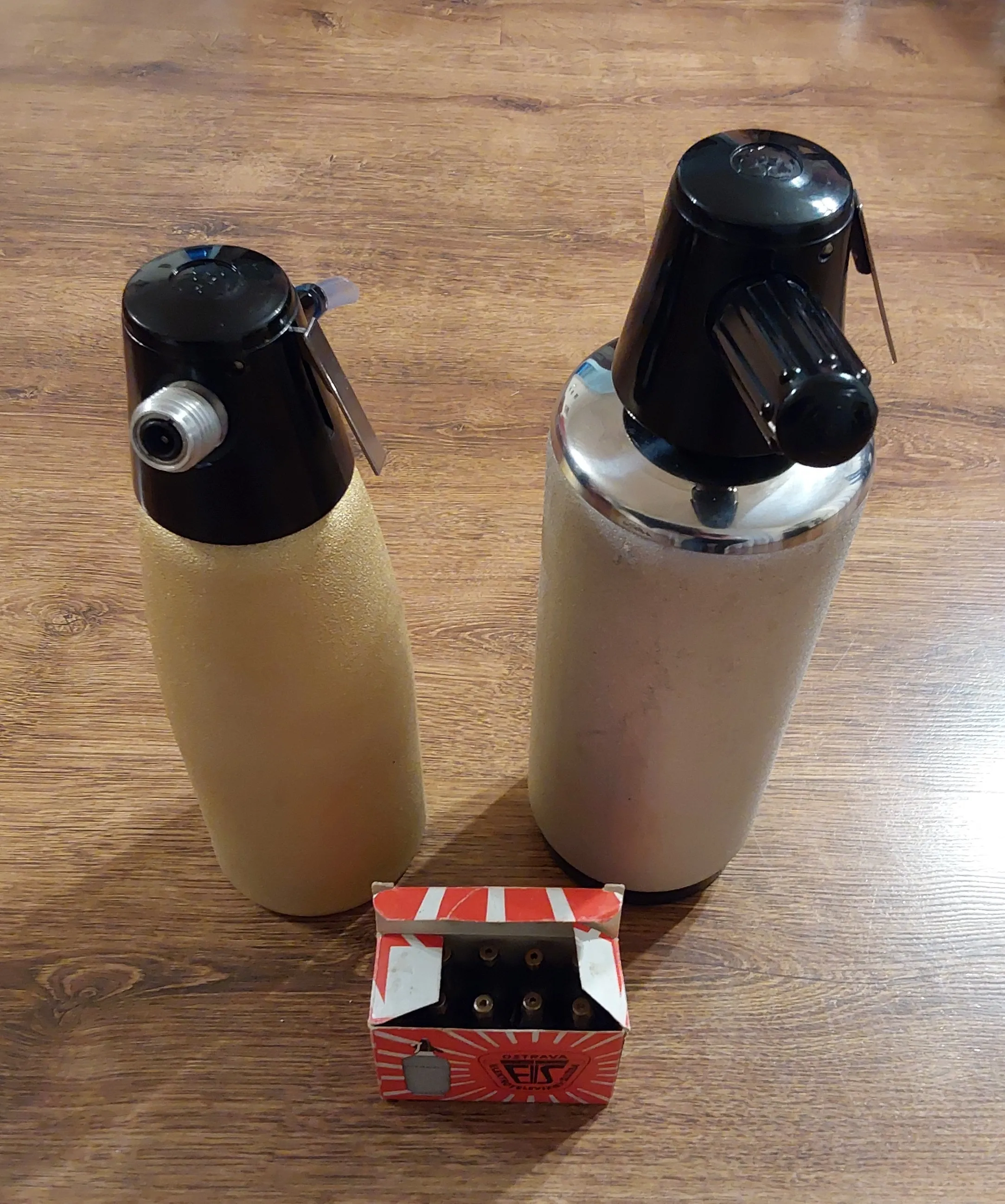 Czechosłowacki klasyczny syfon z lat 70., ROSTEX, dwa w cenie jednego