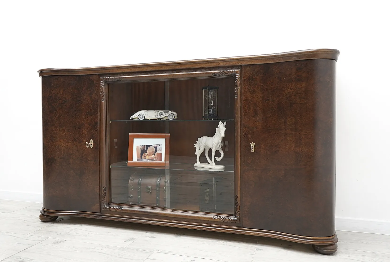 Biblioteka w stylu art deco, lata 30. Po renowacji.