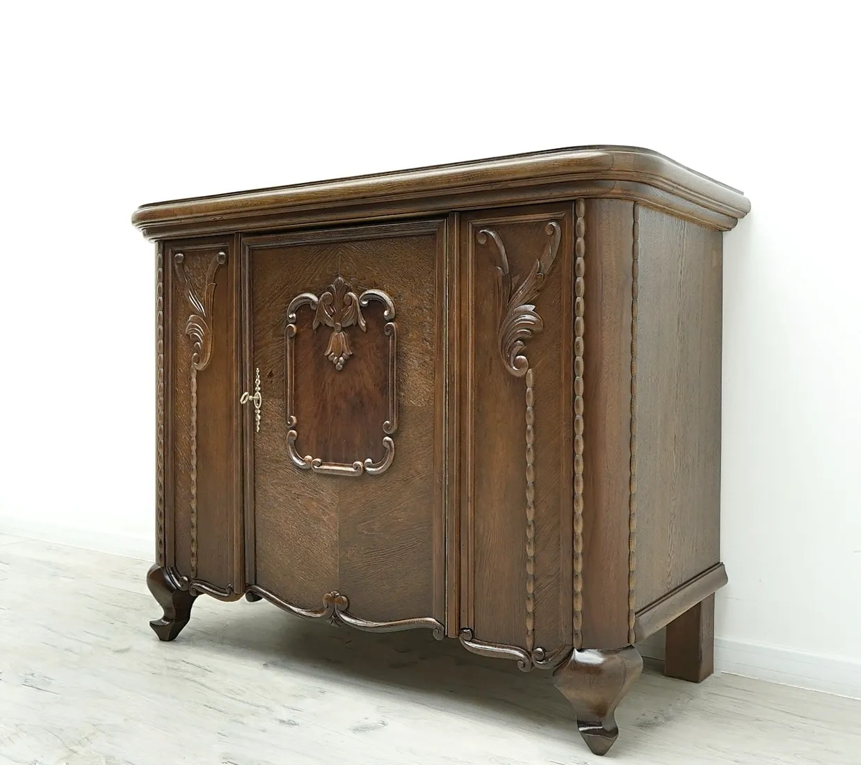 Antyczna komoda z początku XX w., w stylu secesyjnym. Po renowacji.