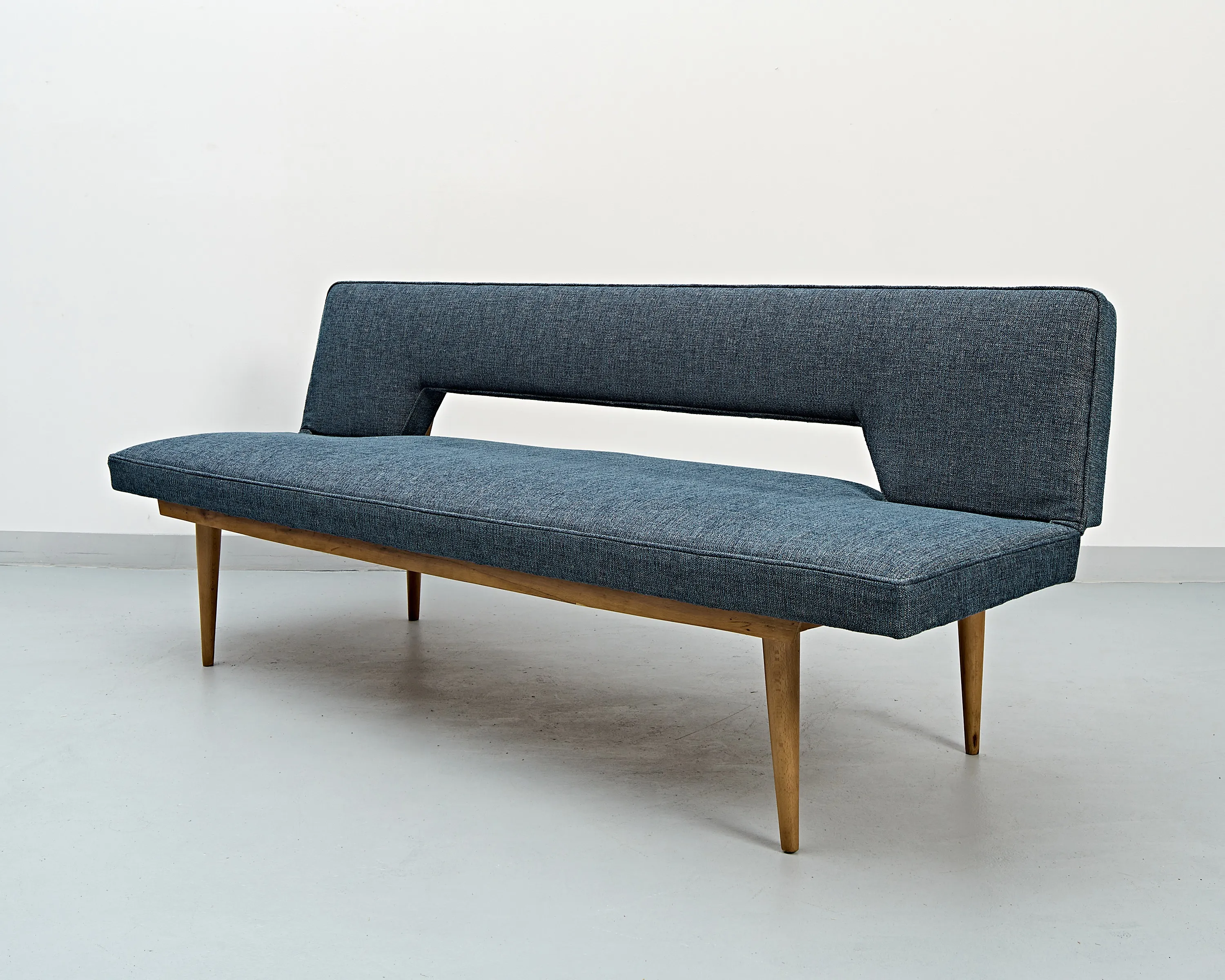 Rozkładana sofa, proj. M. Navratil, Czechosłowacja, lata 60.