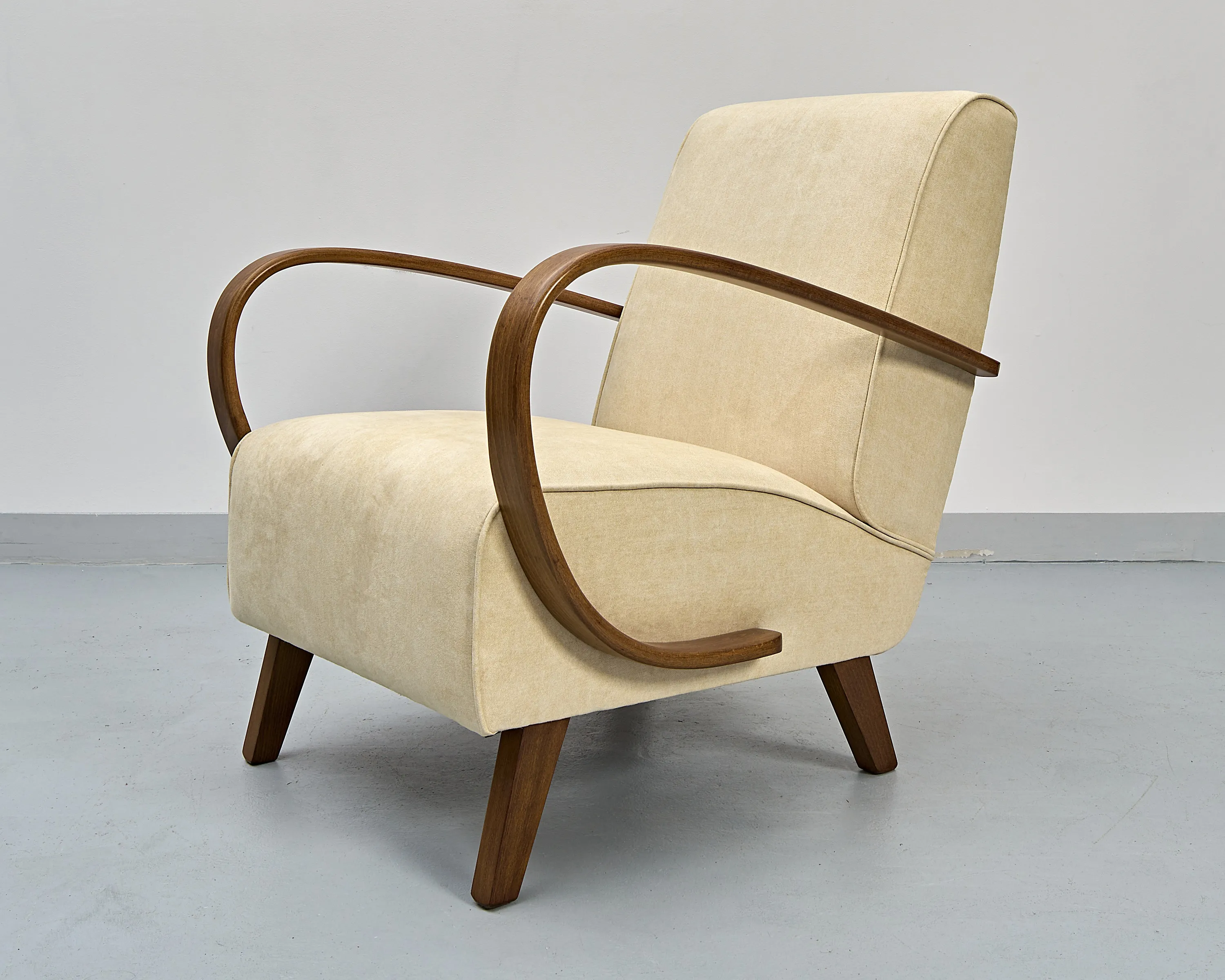 Model H-410, proj. Jindrich Halabala, lata 30.