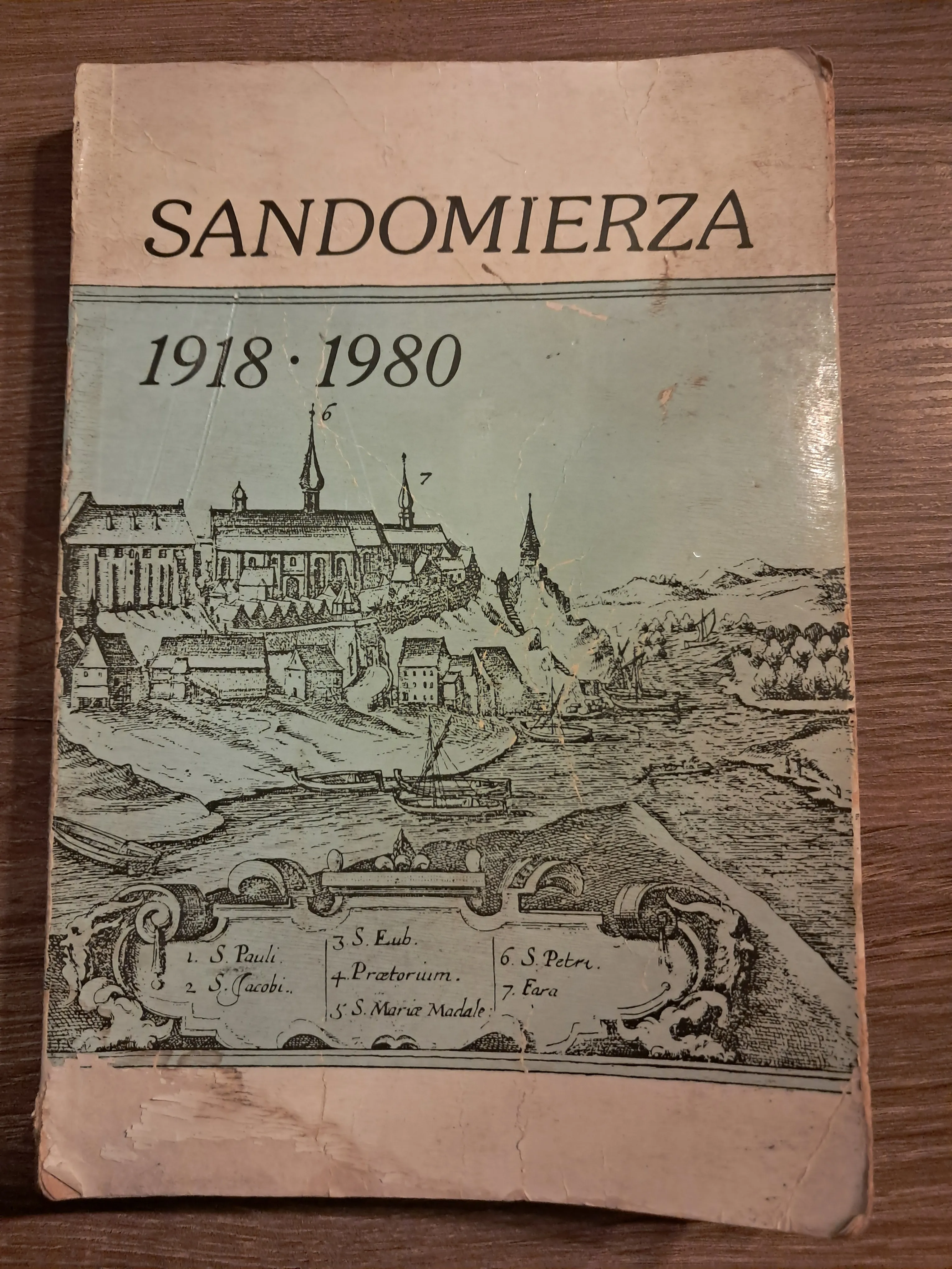 książka "dzieje Sandomierza 1918-1980" stan db-