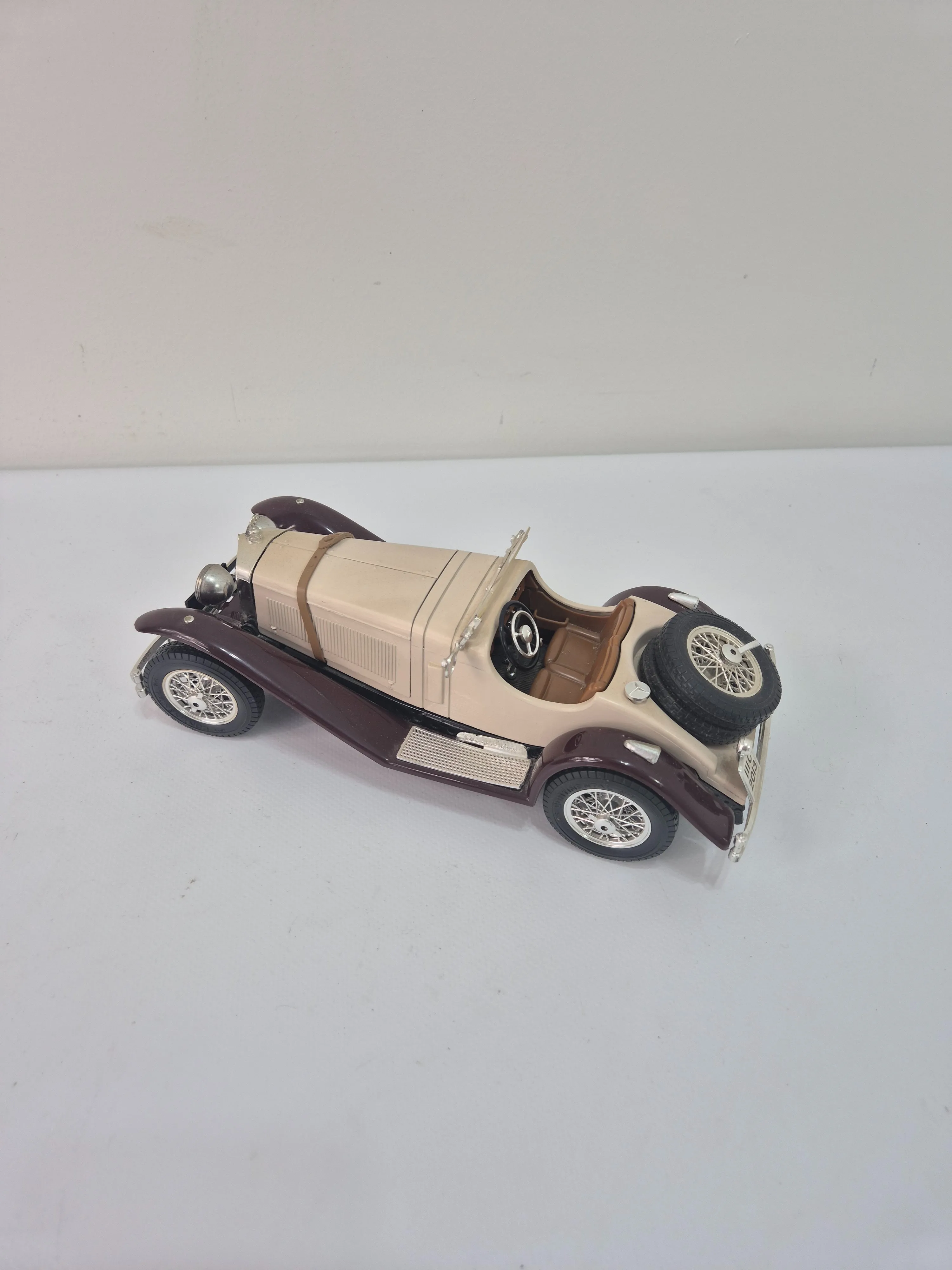 Samochód Mercedes Benz SSKL 1928 beżowy, brązowy – Bburago