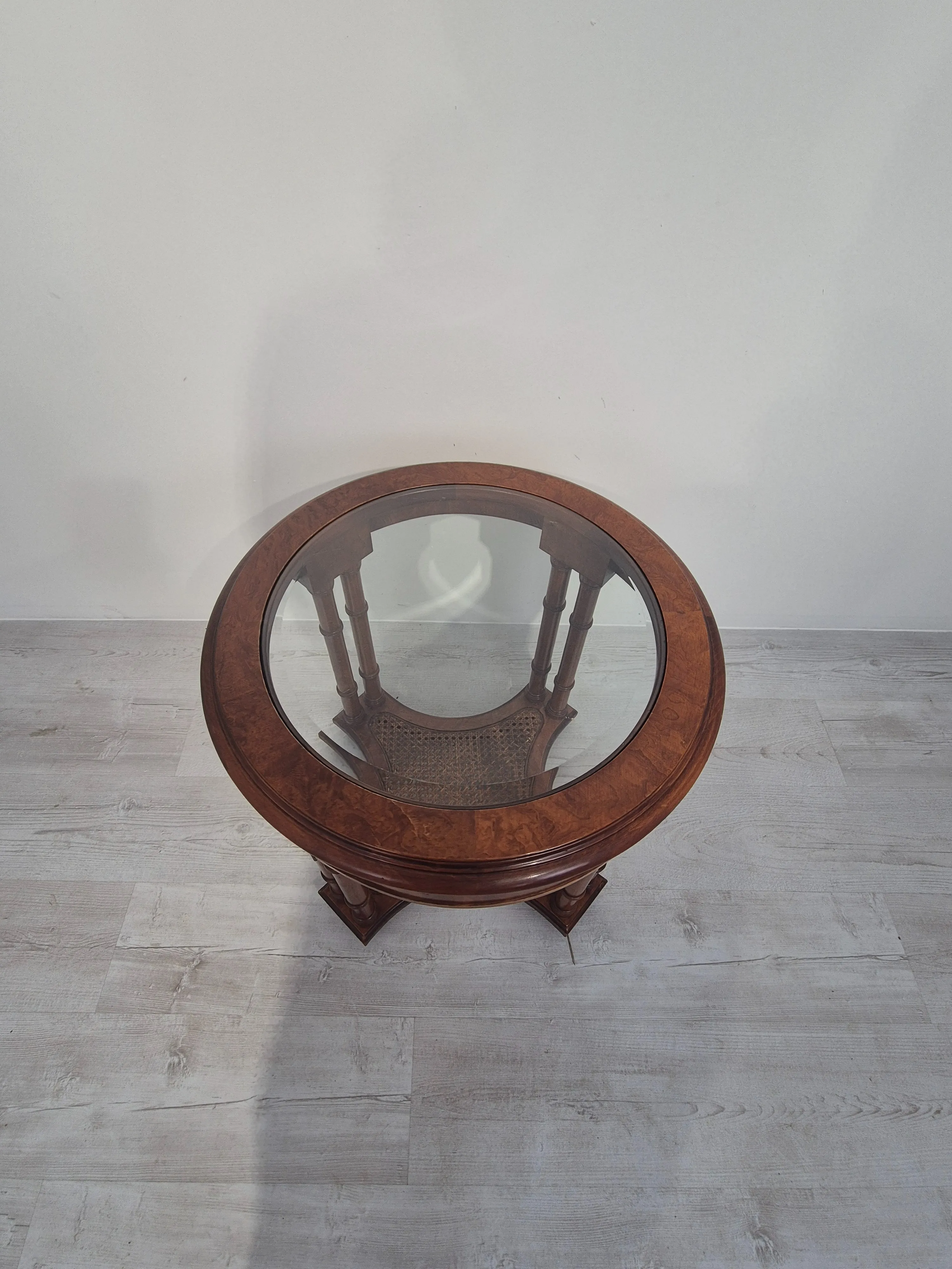 Okrągły stolik kawowy do salonu ze szklanym blatem Made in Italy