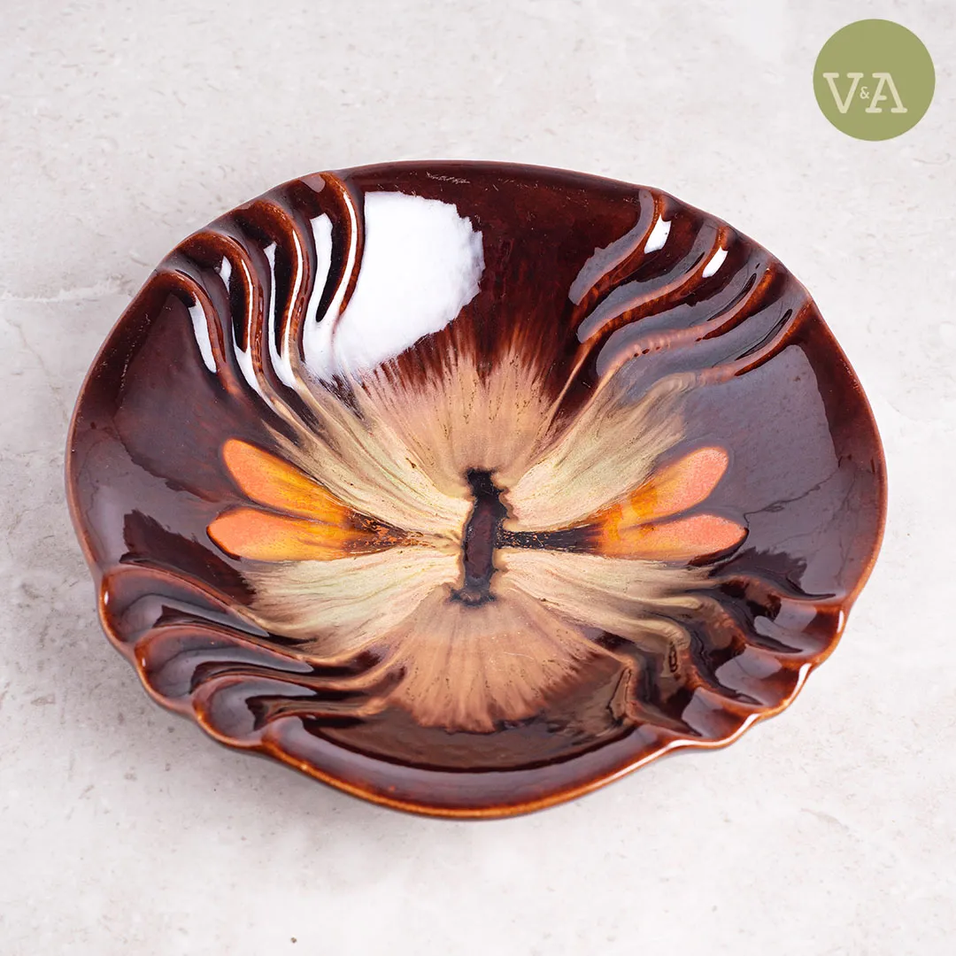 Ceramiczna misa/ patera. Troszkę przypomina naszą Łysą Górę, powstała jednak w Niemczech, wyprodukowana przez Dumler & Breiden, sygnowana nr 957.