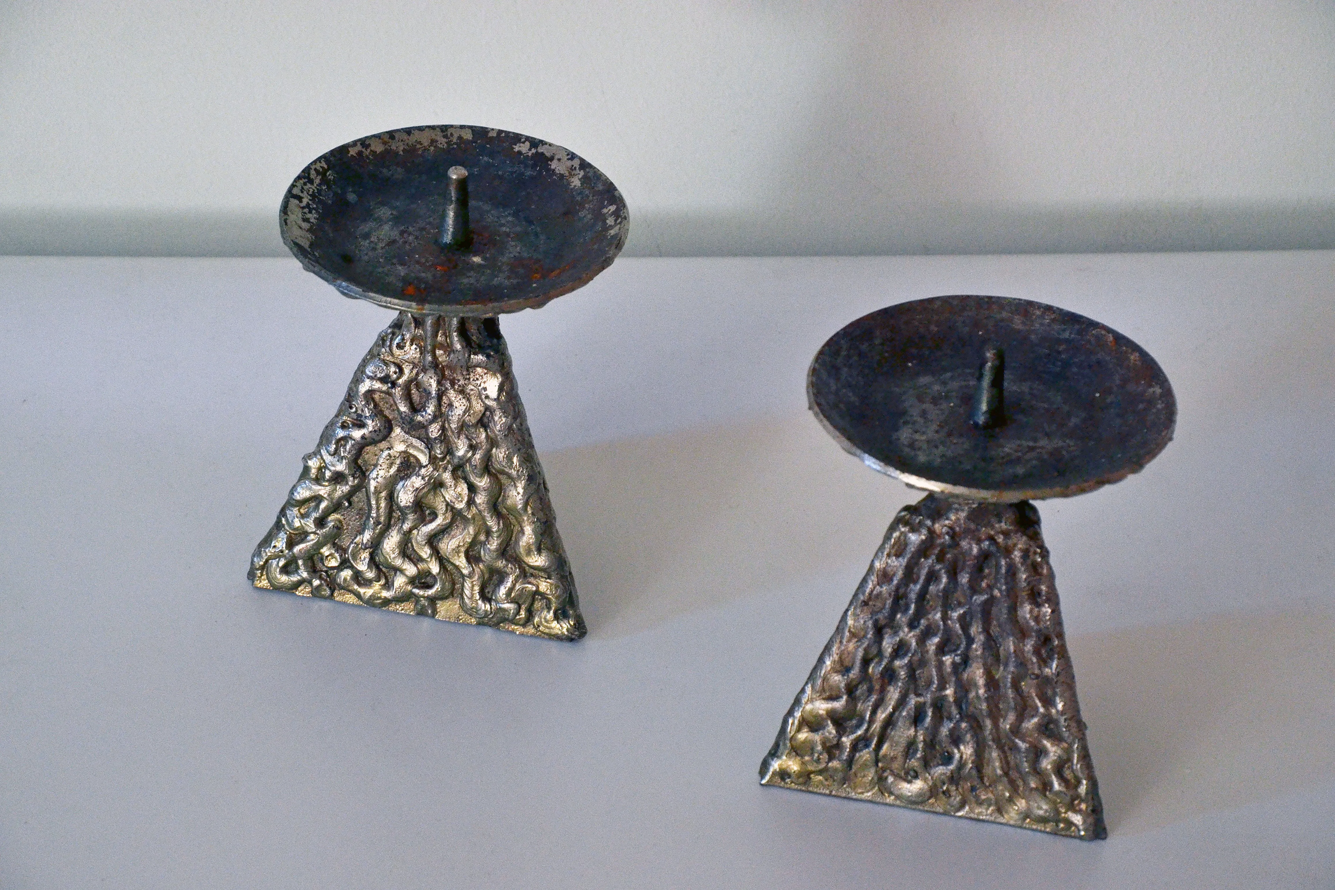 Para masywnych świeczników sakralnych metaloplastyka brutalizm, lata 60.