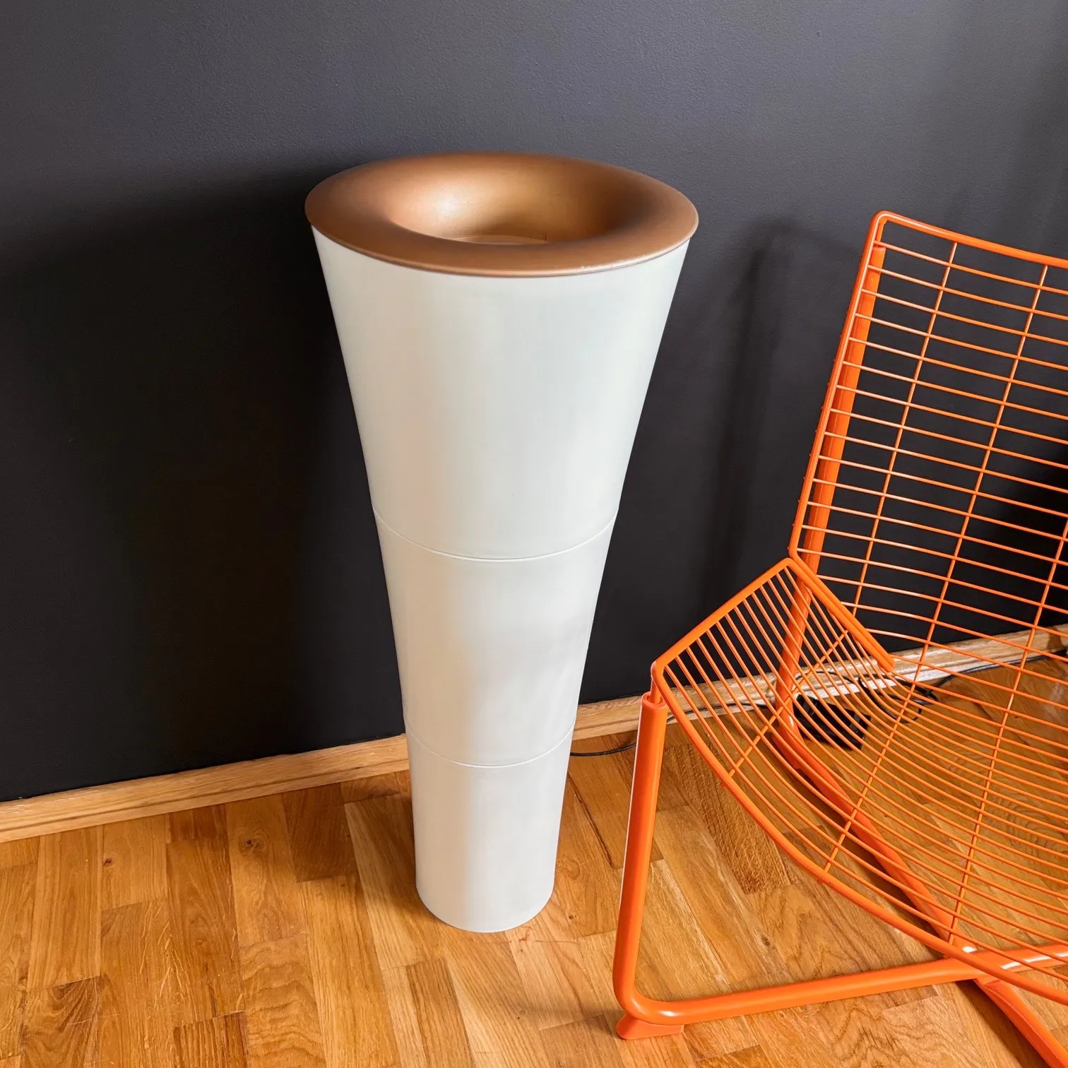 Lampka podłogowa Fackla, proj. C. Öjerstam oraz M. Elebäck dla Ikea