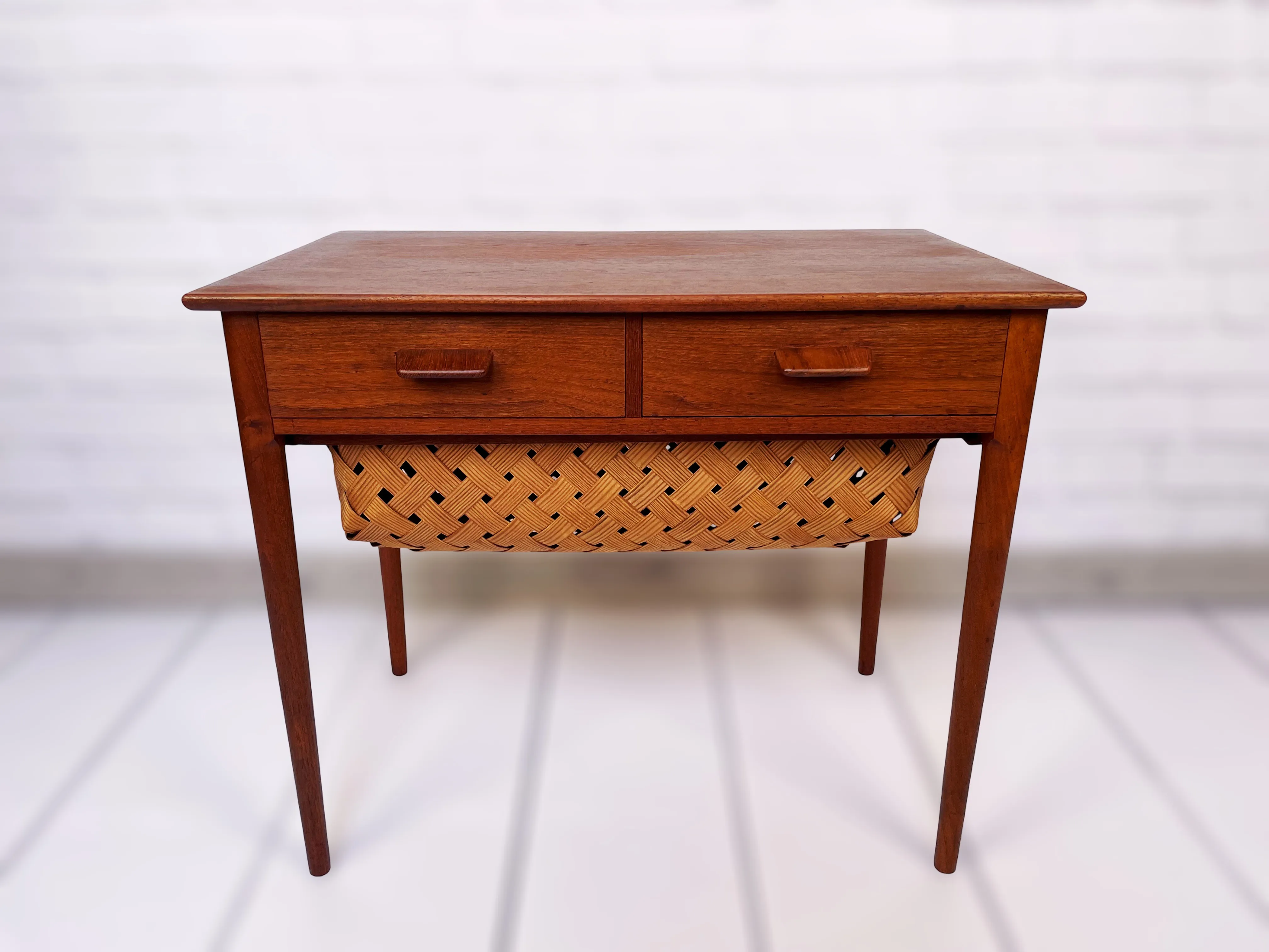 Konsolka duńska z trzema szufladami, mid-century modern