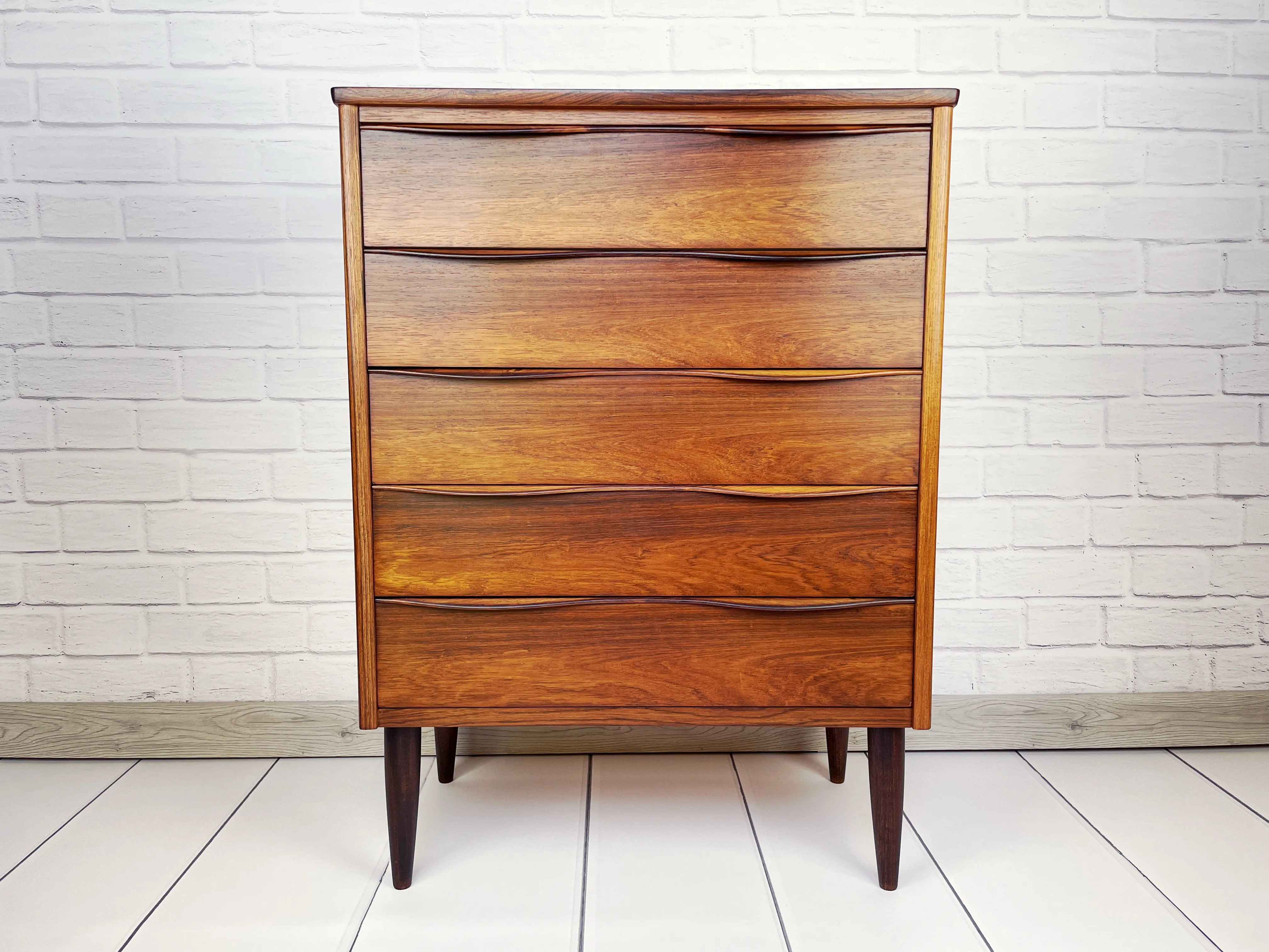 Wysoka duńska komoda z lat 60. w stylu mid-century palisandrowa