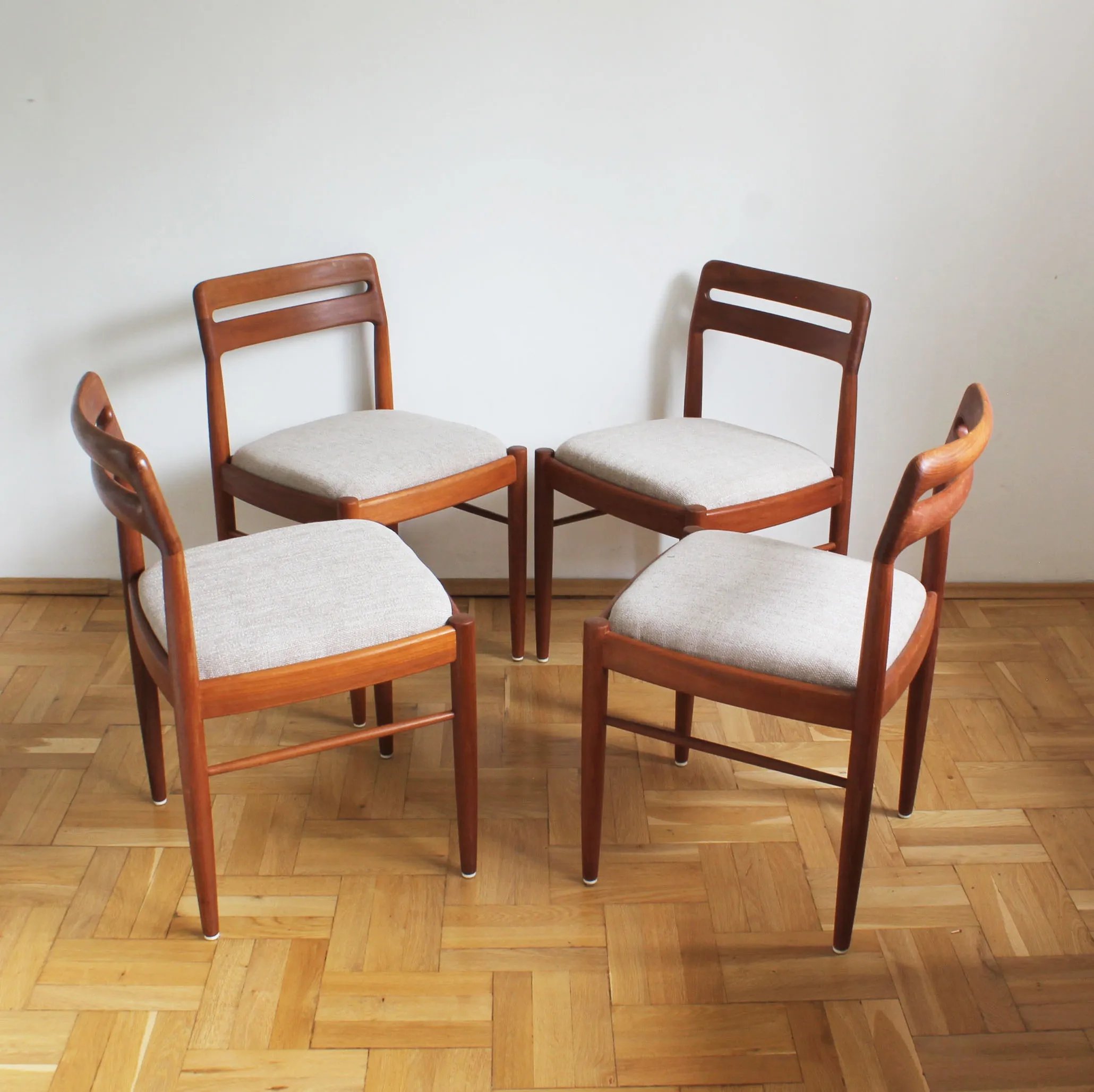 Krzesła projektu HW Kleina dla firmy Bramin, lata 60., drewno tekowe; duńskie